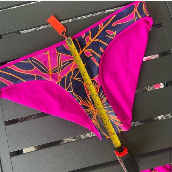 Maaji Hibiscus Reversible Sublime Bikini Bottoms. - Picture 7 of 11